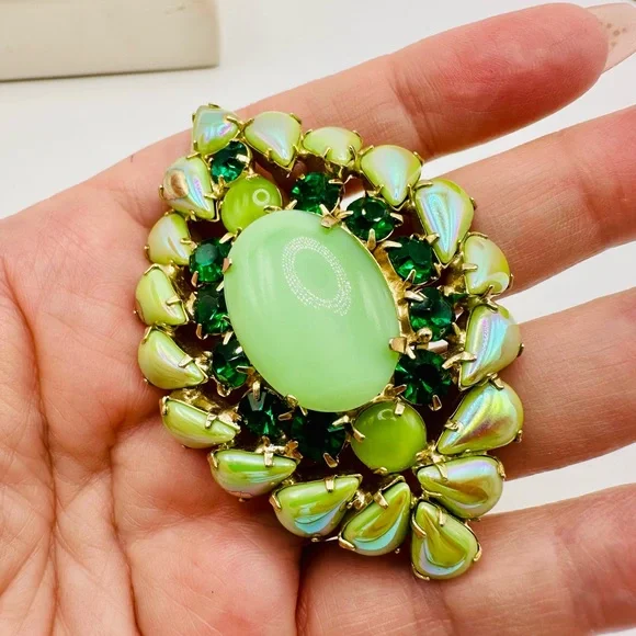 Elegant Vintage Juliana D&E Green and Gold Brooch and Earring Set - Picture 8 of 8